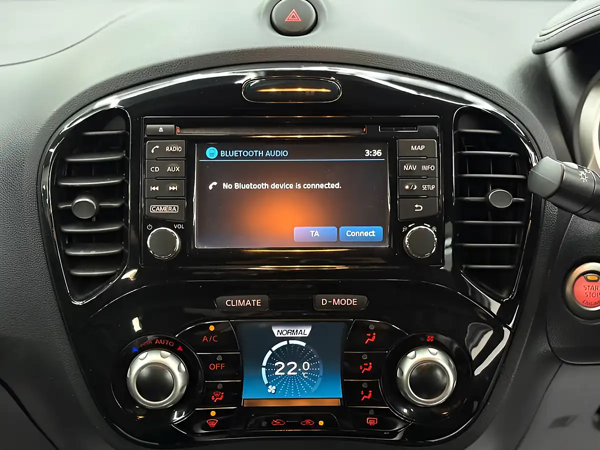 Used 2017 Nissan Juke N-Connecta Silver - Interior and Exterior details 16