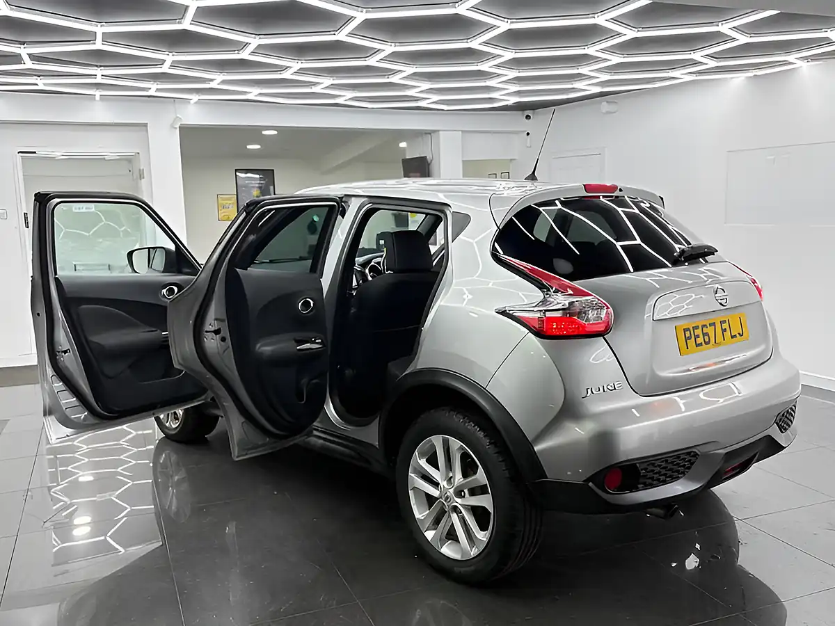 Used 2017 Nissan Juke N-Connecta Silver - Interior and Exterior details 9