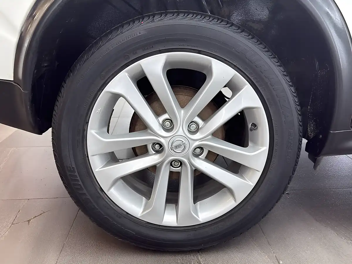 Used 2017 Nissan Juke N-Connecta White - Interior and Exterior details 8