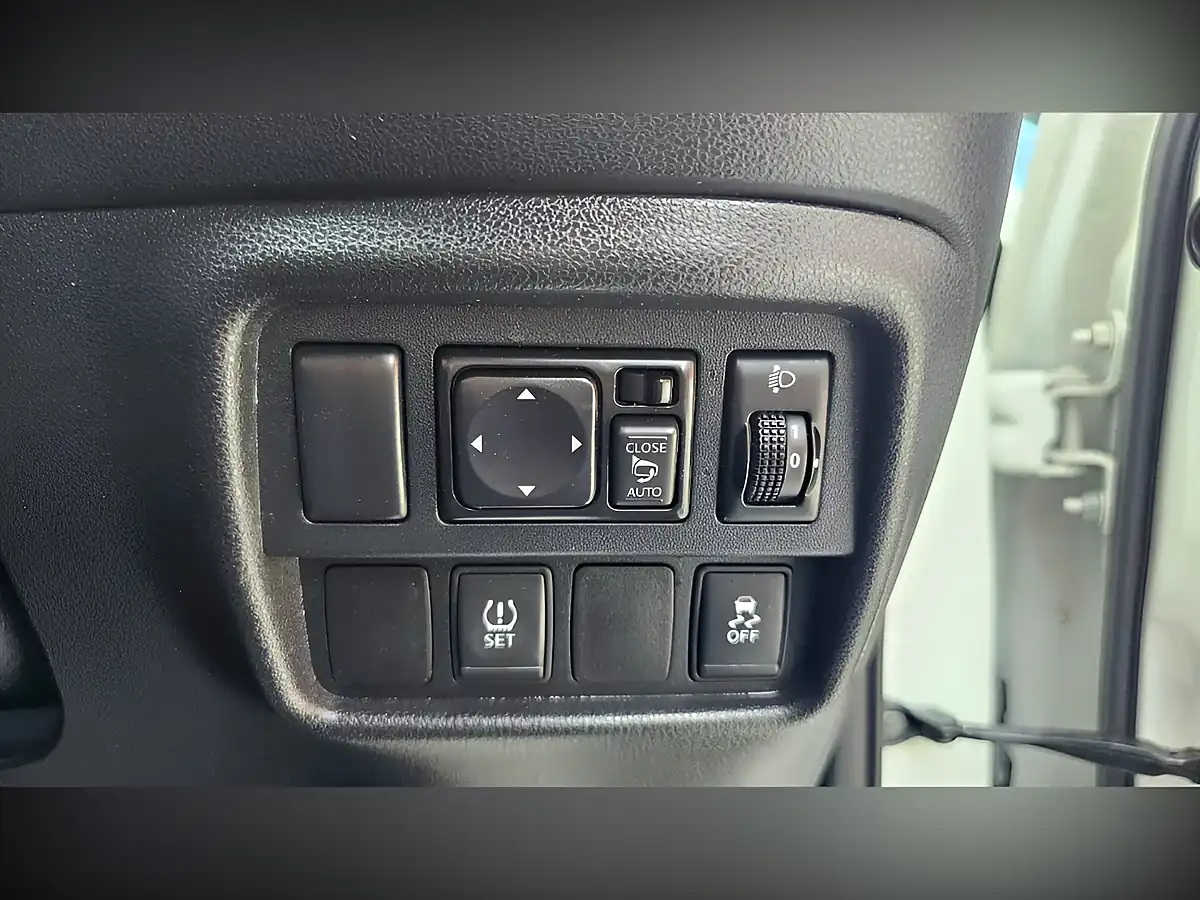 Used 2017 Nissan Juke N-Connecta White - Interior and Exterior details 19