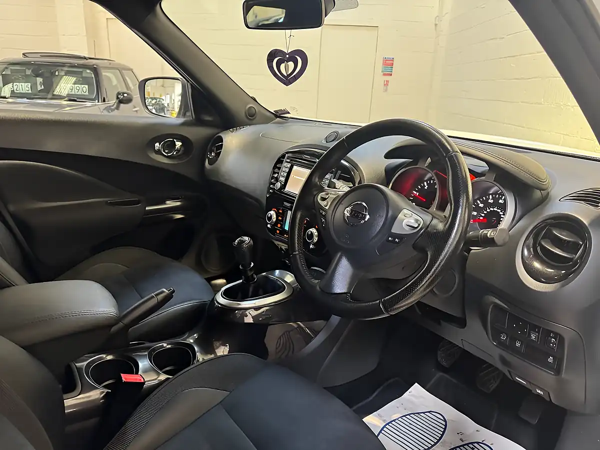 Used 2017 Nissan Juke N-Connecta White - Interior and Exterior details 16