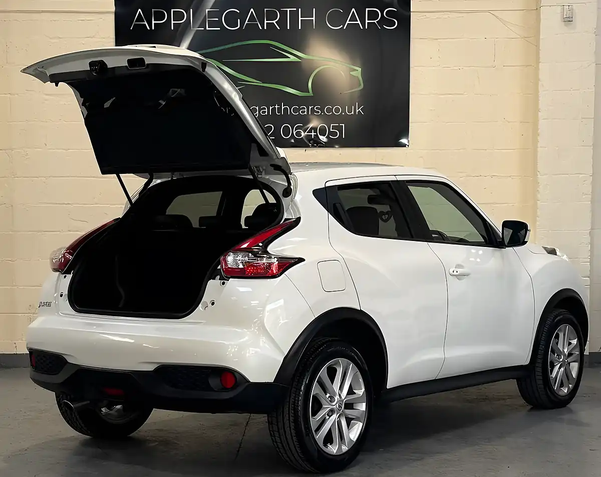Used 2017 Nissan Juke N-Connecta White - Interior and Exterior details 4