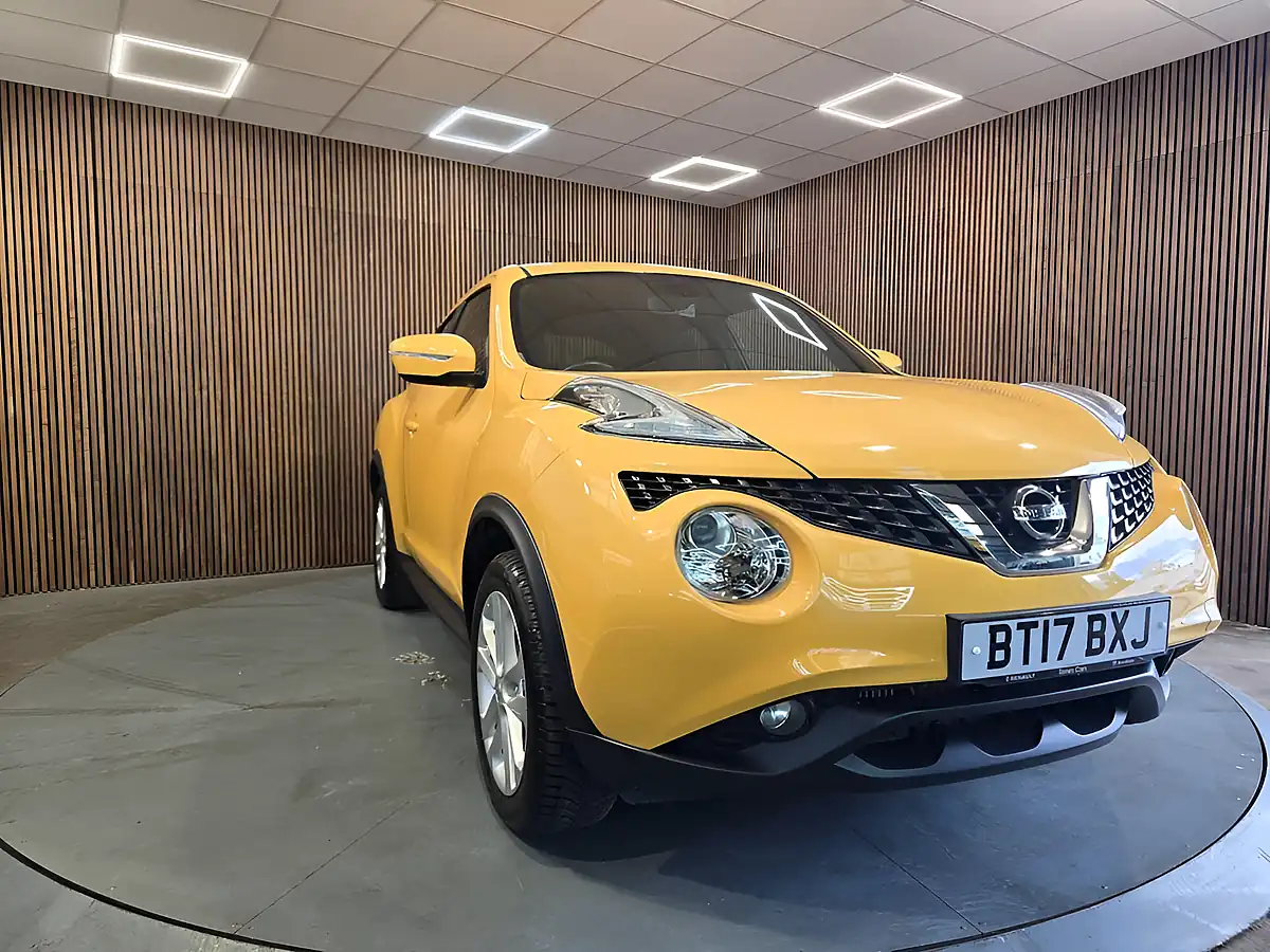 Used 2017 Nissan Juke N-Connecta Yellow - Front View