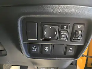 Used 2017 Nissan Juke N-Connecta Yellow - Interior and Exterior details 20