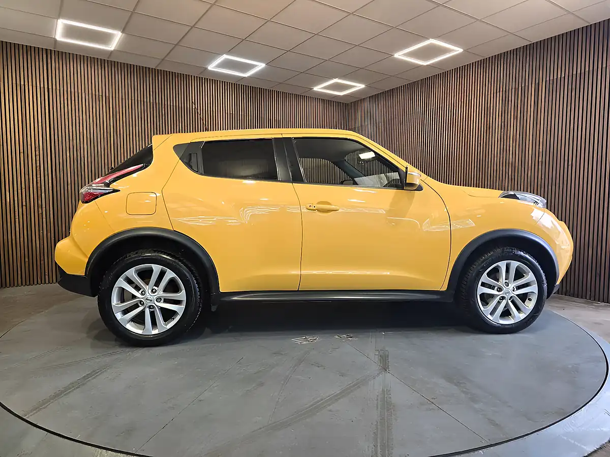 Used 2017 Nissan Juke N-Connecta Yellow - Interior and Exterior details 8