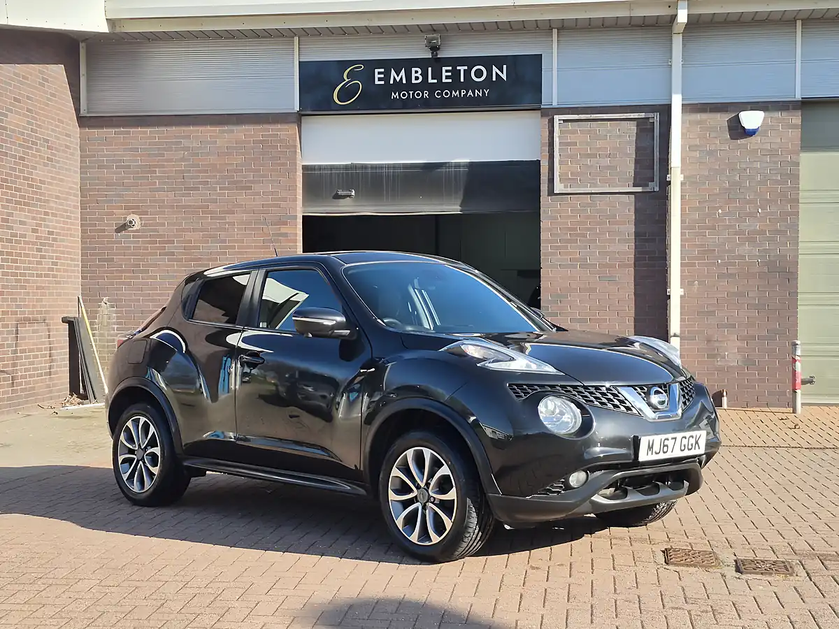 Used 2017 Nissan Juke Tekna Black - Front View