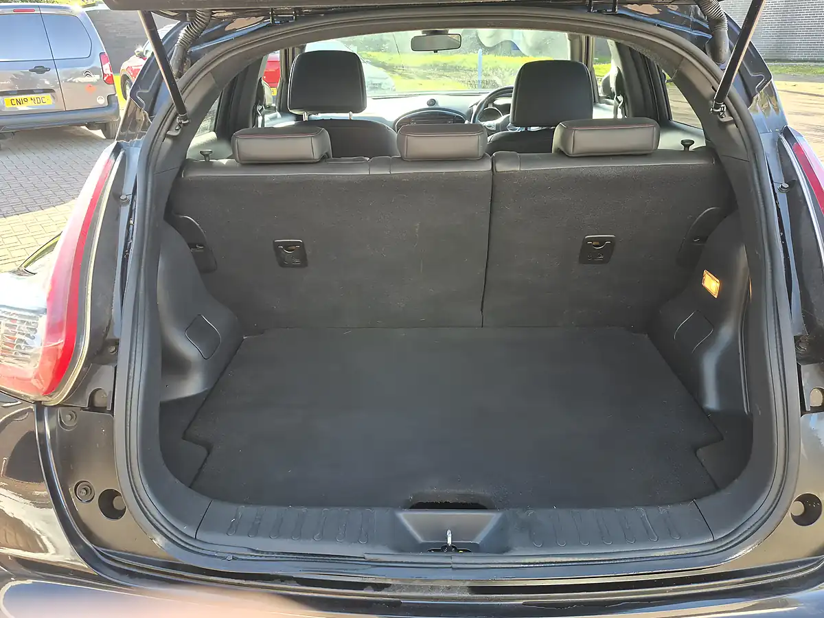 Used 2017 Nissan Juke Tekna Black - Interior and Exterior details 11