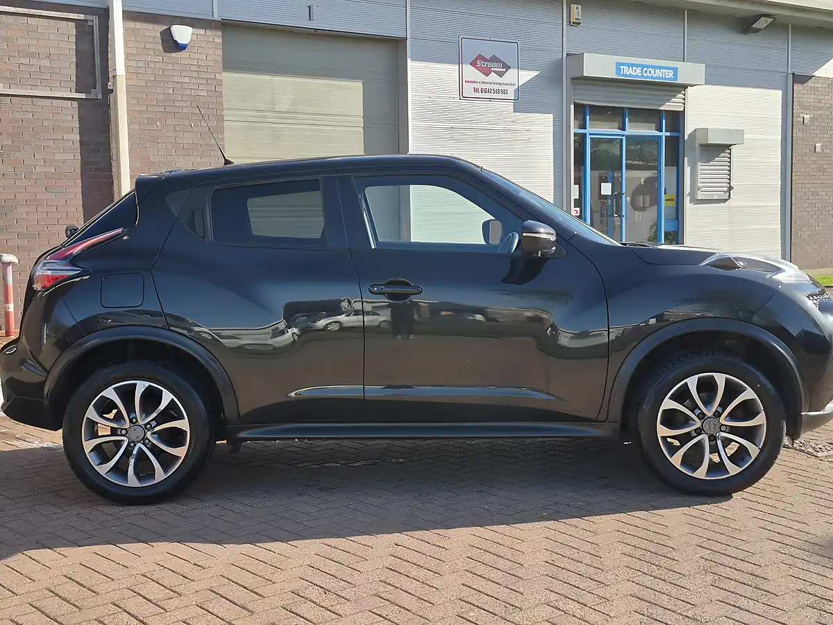 Used 2017 Nissan Juke Tekna Black - Interior and Exterior details 4