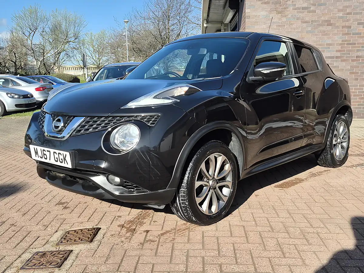 Used 2017 Nissan Juke Tekna Black - Interior and Exterior details 9