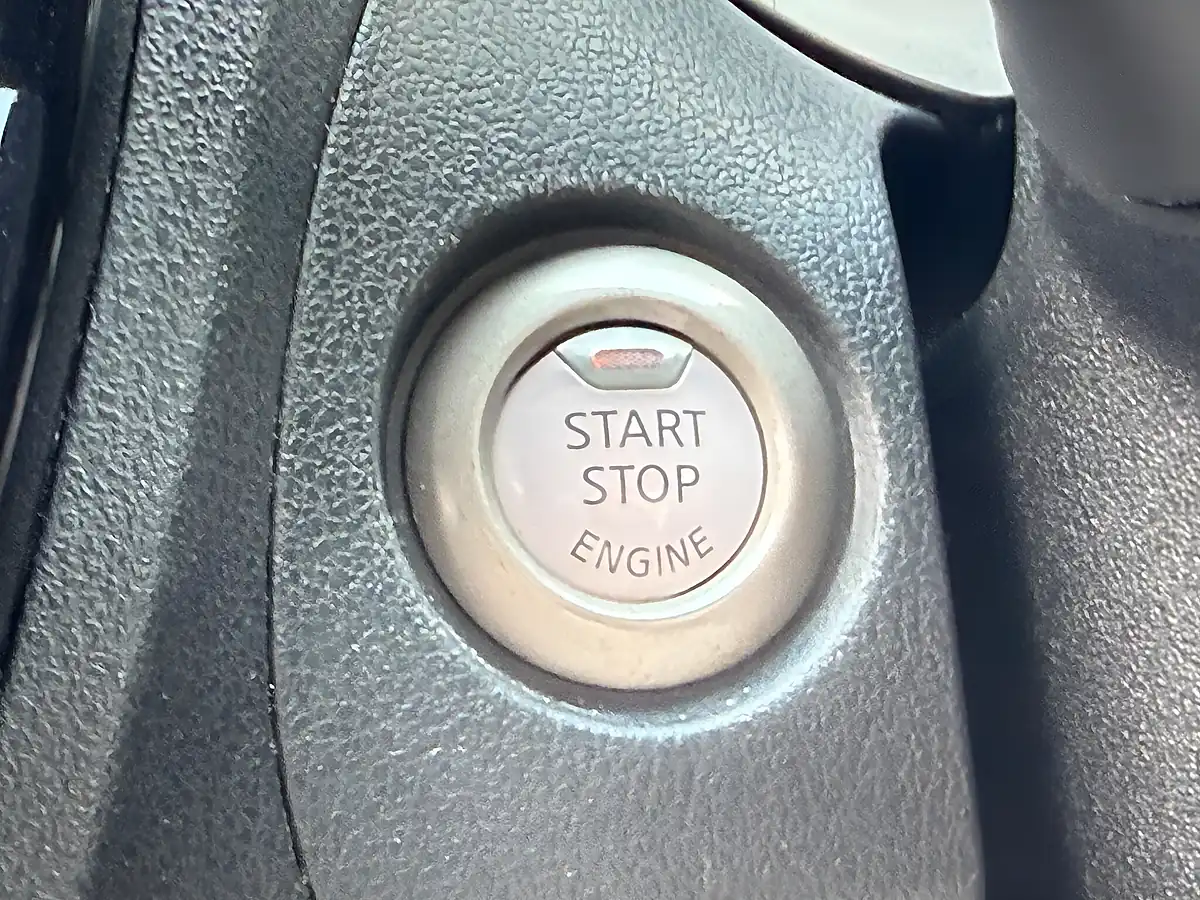 Used 2017 Nissan Juke Tekna Black - Interior and Exterior details 14