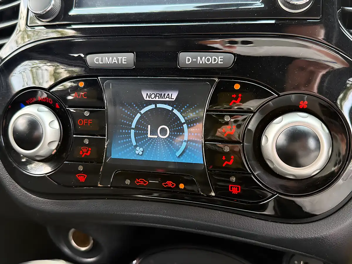 Used 2017 Nissan Juke Tekna Black - Interior and Exterior details 20