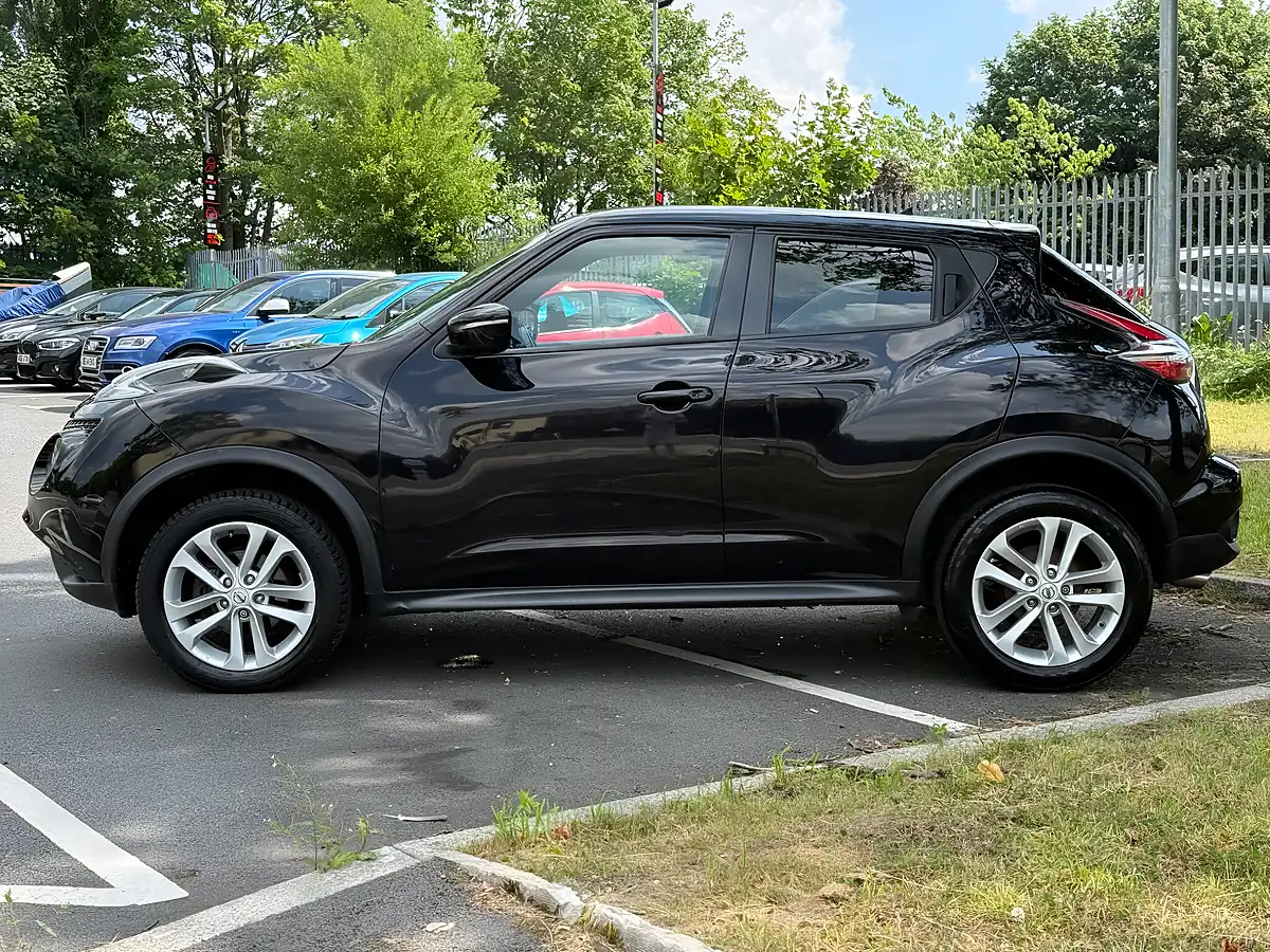 Used 2017 Nissan Juke Tekna Black - Interior and Exterior details 5