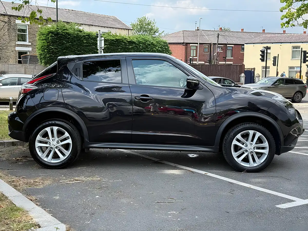 Used 2017 Nissan Juke Tekna Black - Interior and Exterior details 7