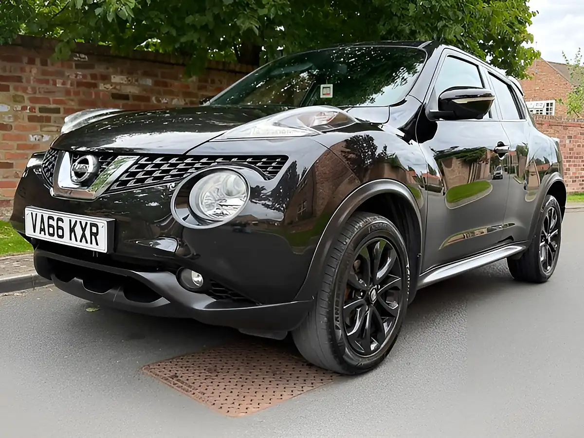Used 2017 Nissan Juke Tekna Black - Front View