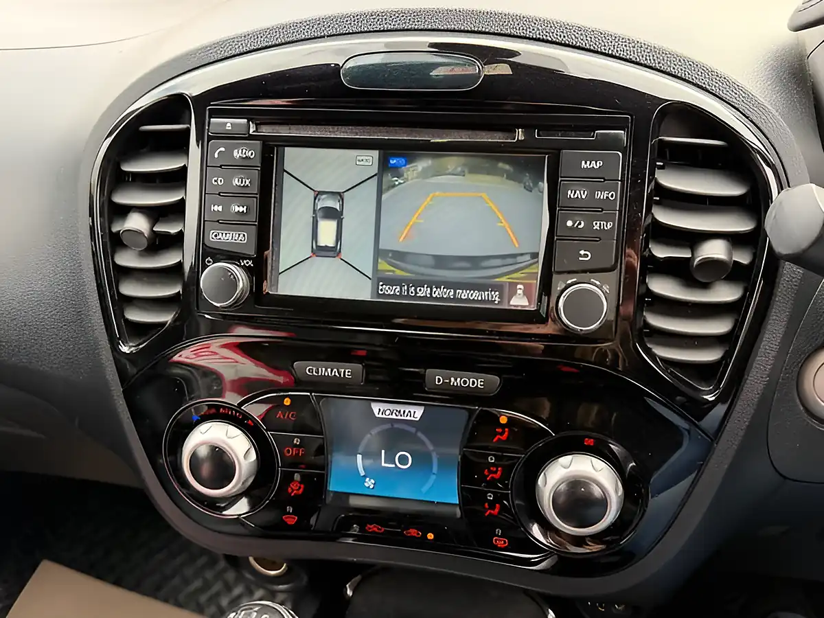 Used 2017 Nissan Juke Tekna Black - Interior and Exterior details 10