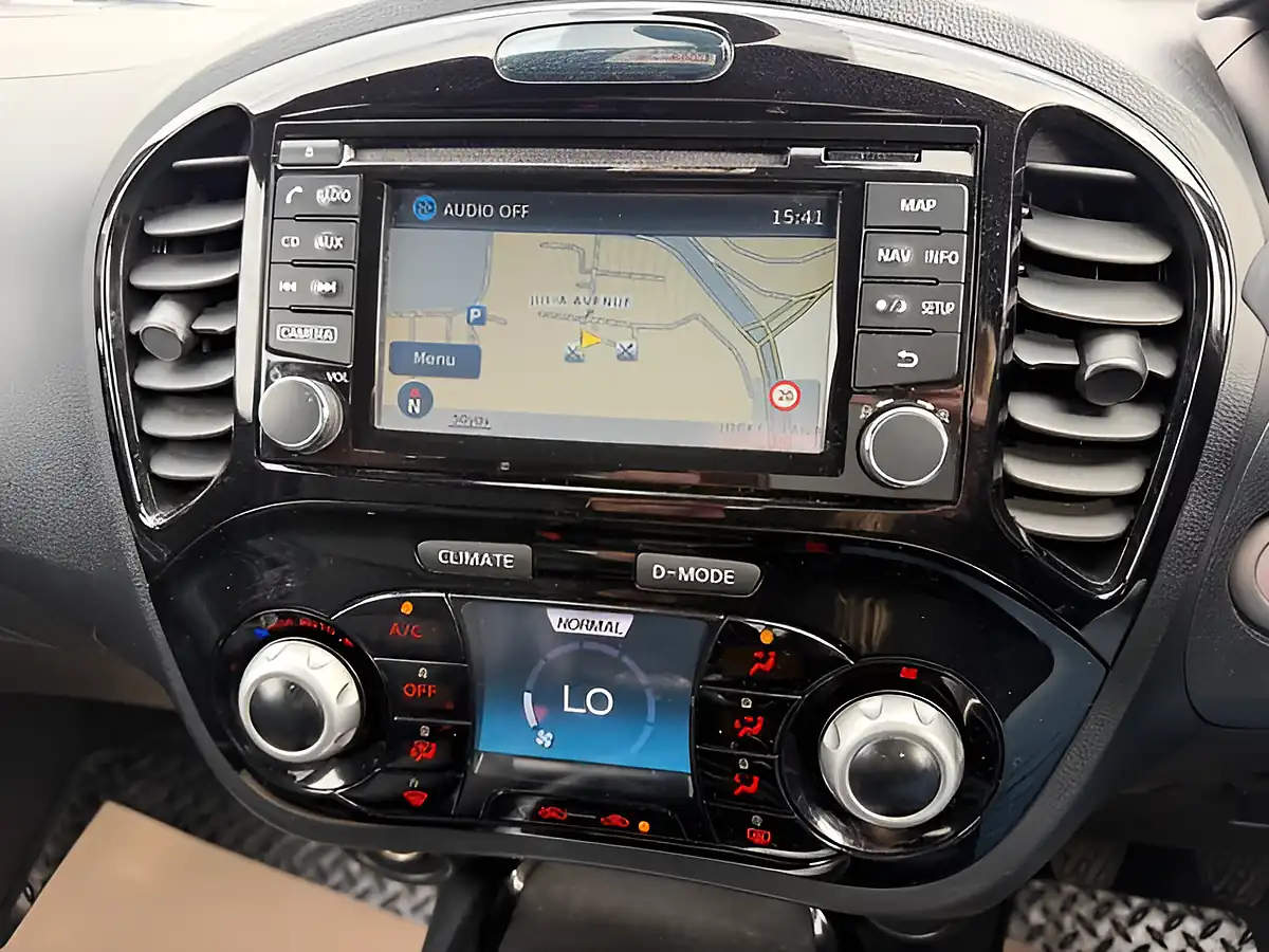 Used 2017 Nissan Juke Tekna Black - Interior and Exterior details 14