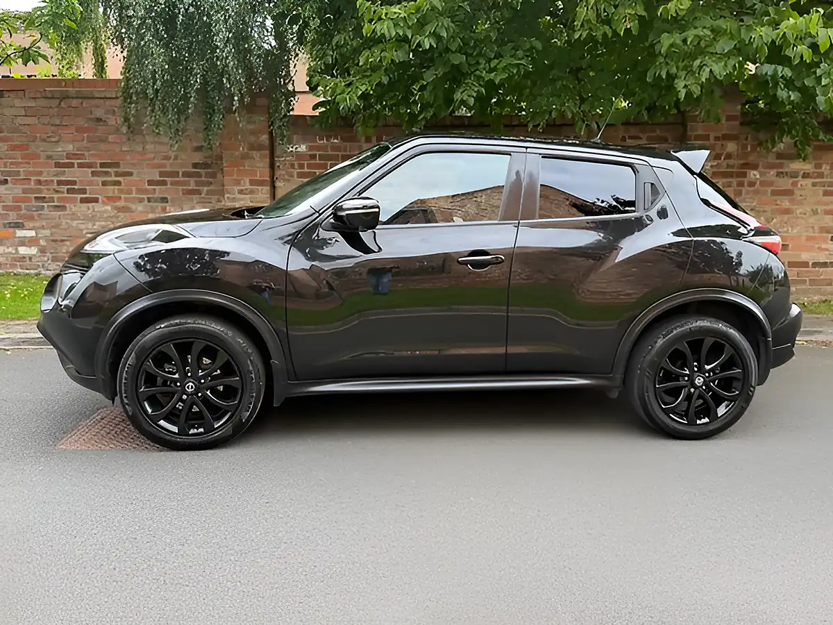 Used 2017 Nissan Juke Tekna Black - Interior and Exterior details 9