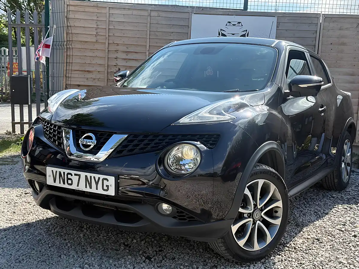 Used 2017 Nissan Juke Tekna Black - Front View