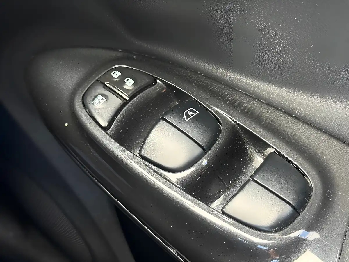 Used 2017 Nissan Juke Tekna Black - Interior and Exterior details 13