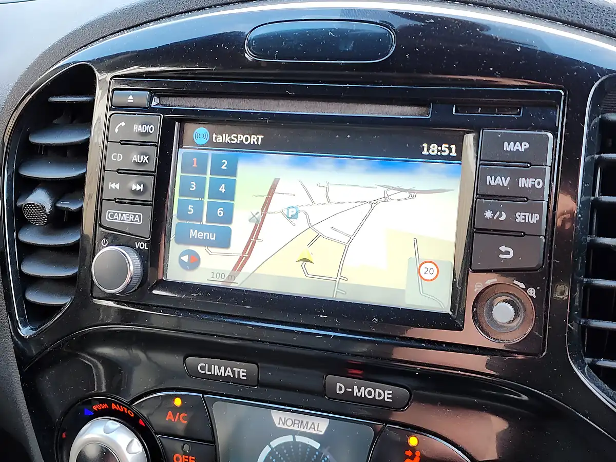 Used 2017 Nissan Juke Tekna Blue - Interior and Exterior details 12