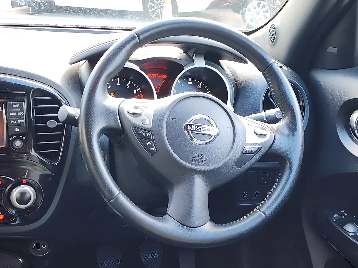 Used 2017 Nissan Juke Tekna Blue - Interior and Exterior details 8