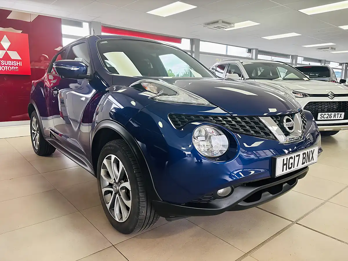 Used 2017 Nissan Juke Tekna Blue - Front View