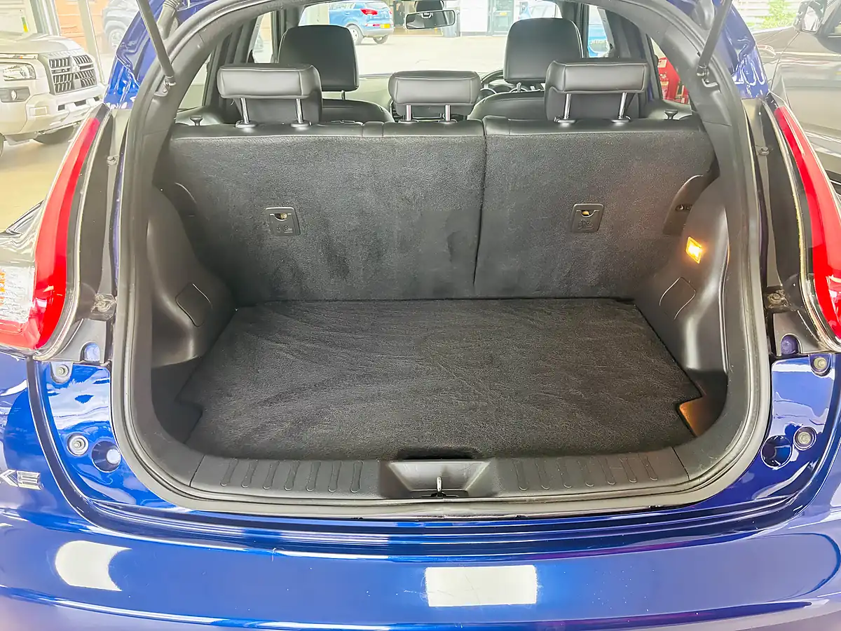 Used 2017 Nissan Juke Tekna Blue - Interior and Exterior details 13
