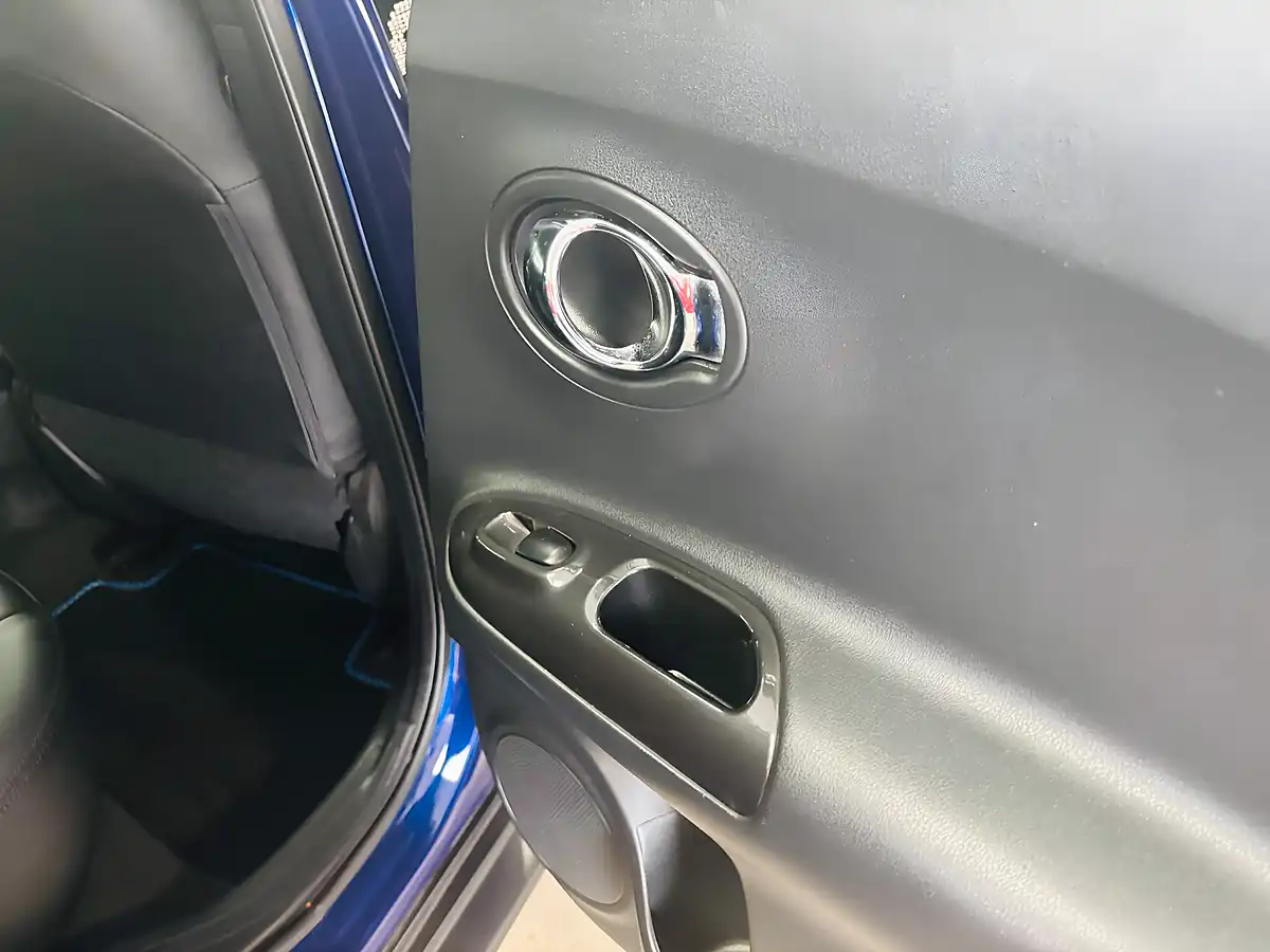 Used 2017 Nissan Juke Tekna Blue - Interior and Exterior details 14