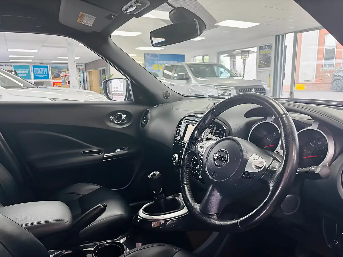 Used 2017 Nissan Juke Tekna Blue - Interior and Exterior details 16