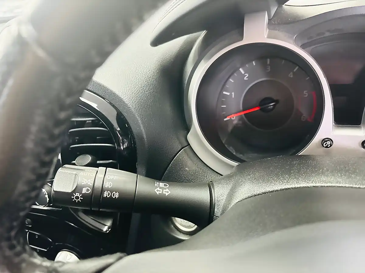 Used 2017 Nissan Juke Tekna Blue - Interior and Exterior details 18