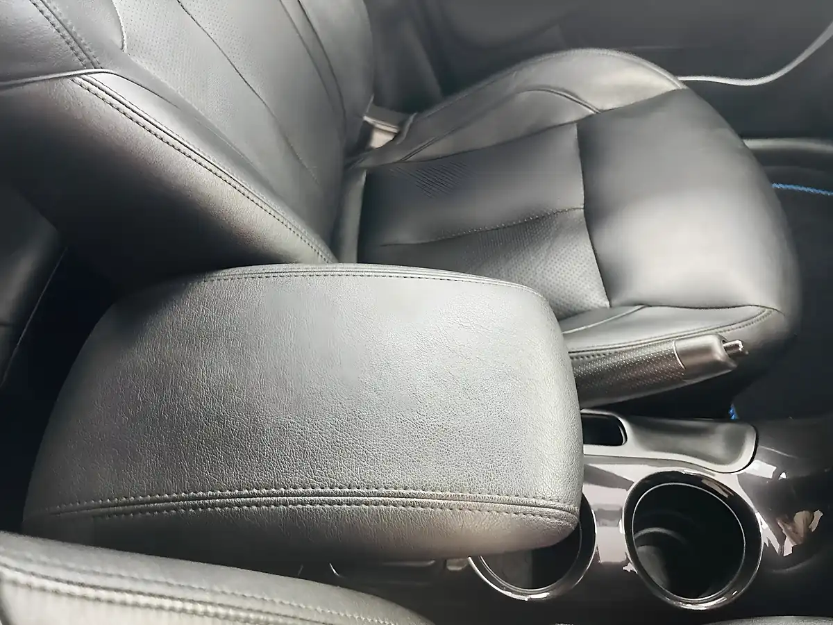 Used 2017 Nissan Juke Tekna Blue - Interior and Exterior details 19
