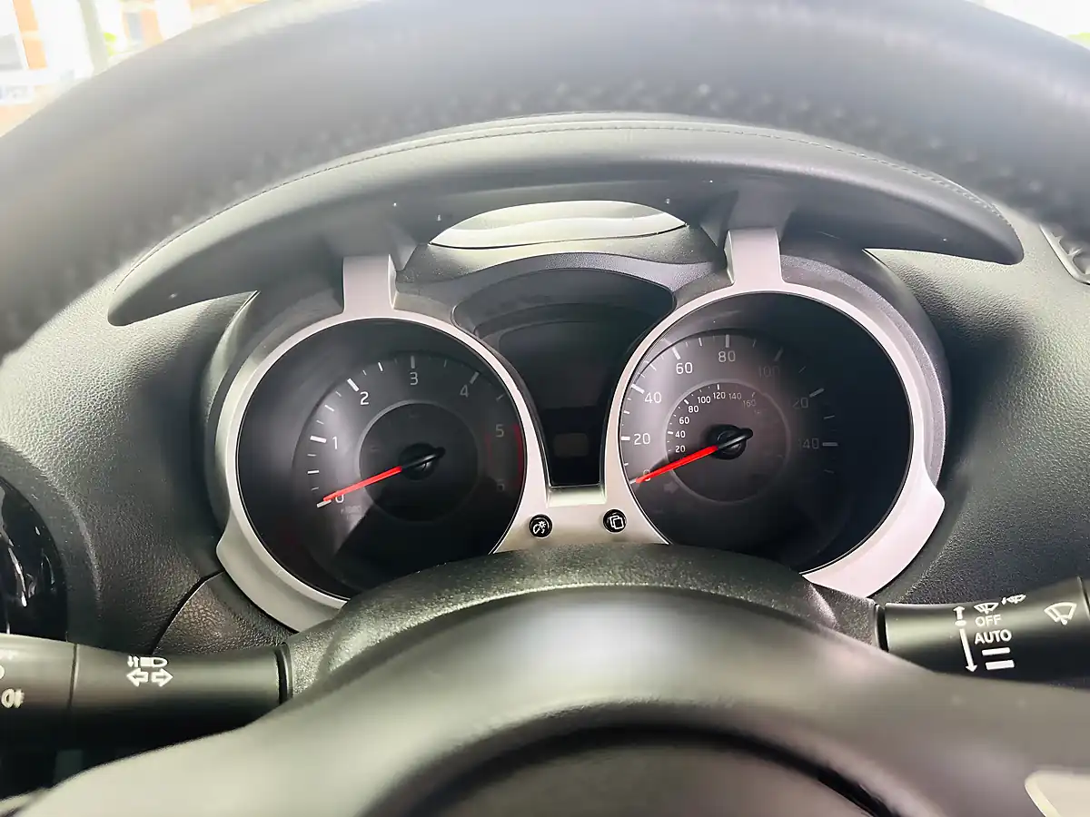 Used 2017 Nissan Juke Tekna Blue - Interior and Exterior details 14
