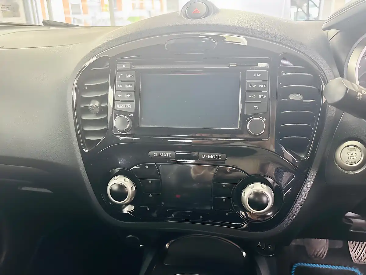 Used 2017 Nissan Juke Tekna Blue - Interior and Exterior details 15