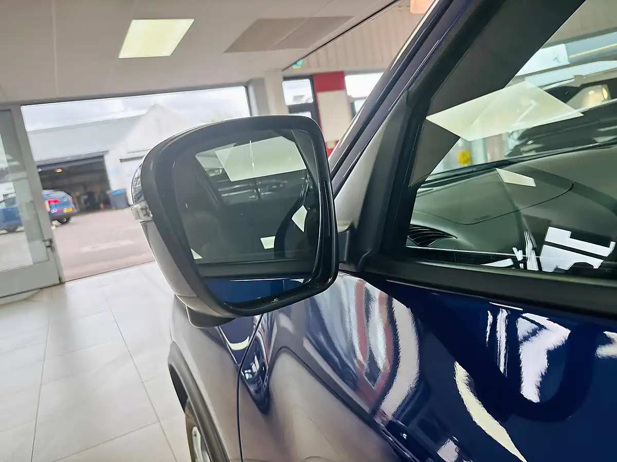 Used 2017 Nissan Juke Tekna Blue - Interior and Exterior details 4