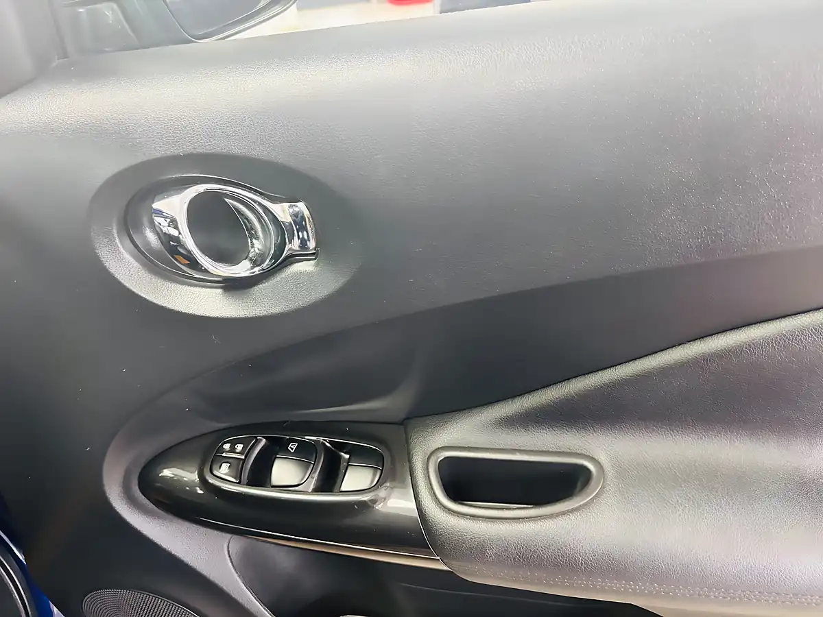 Used 2017 Nissan Juke Tekna Blue - Interior and Exterior details 8