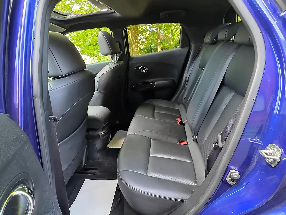 Used 2017 Nissan Juke Tekna Blue - Interior and Exterior details 10