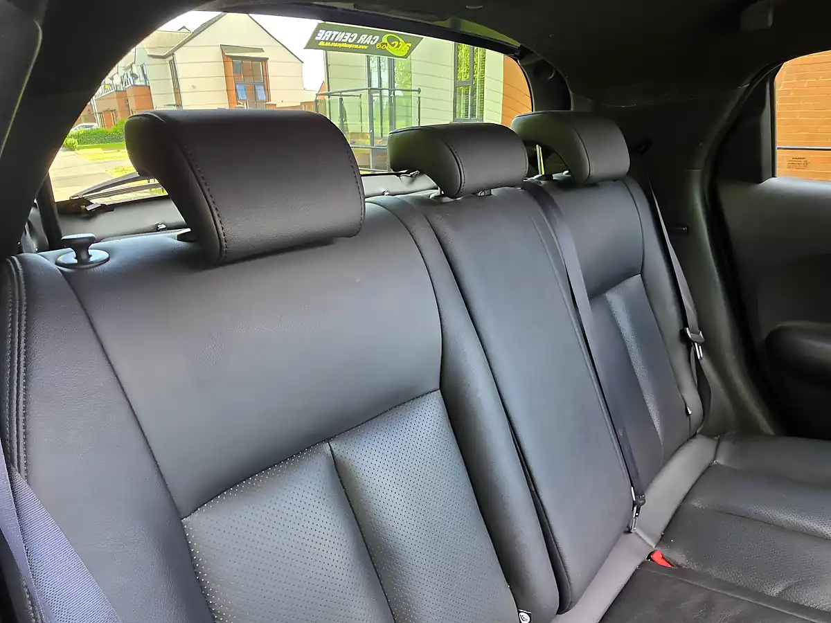 Used 2017 Nissan Juke Tekna Blue - Interior and Exterior details 11