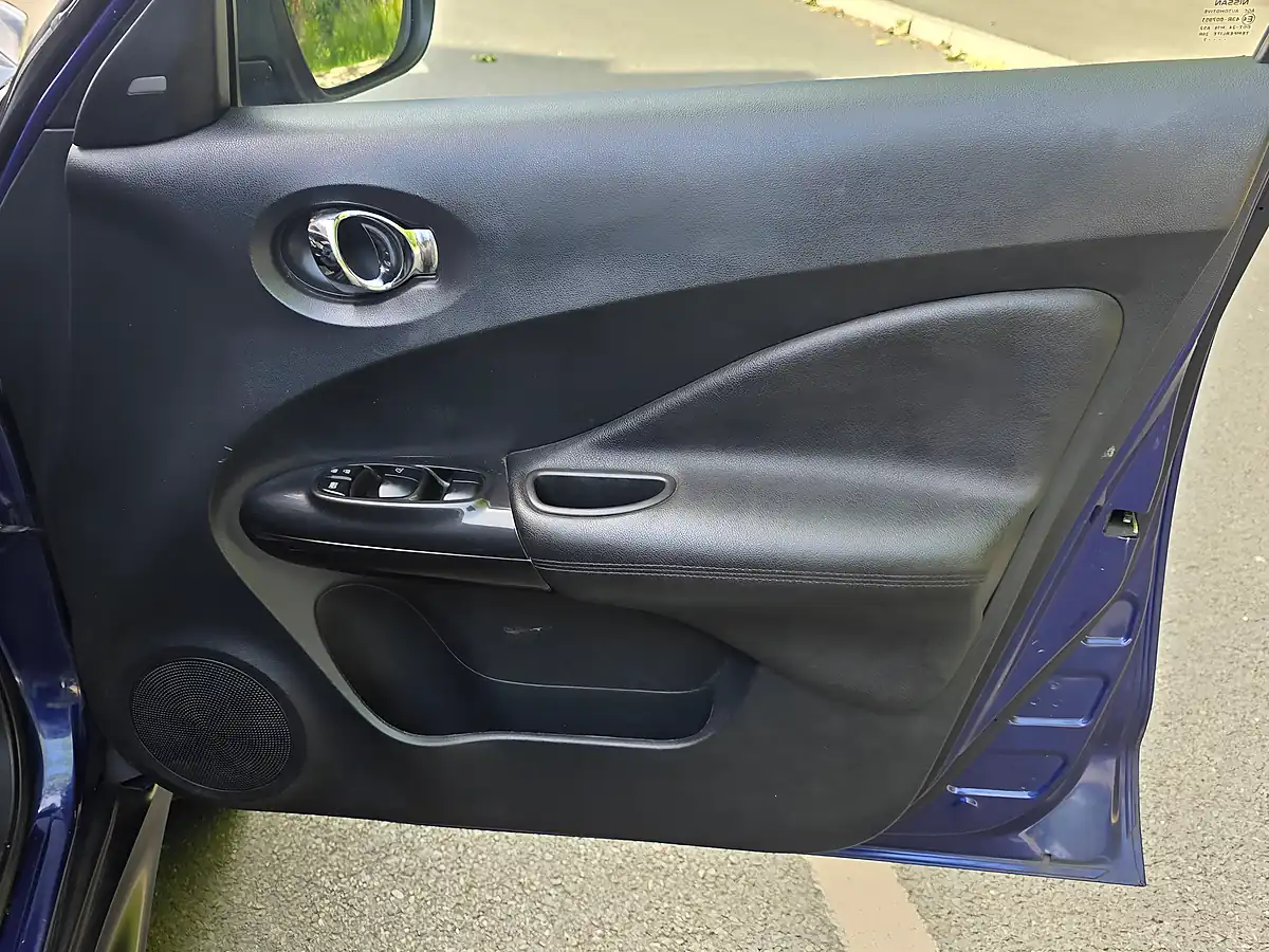 Used 2017 Nissan Juke Tekna Blue - Interior and Exterior details 12