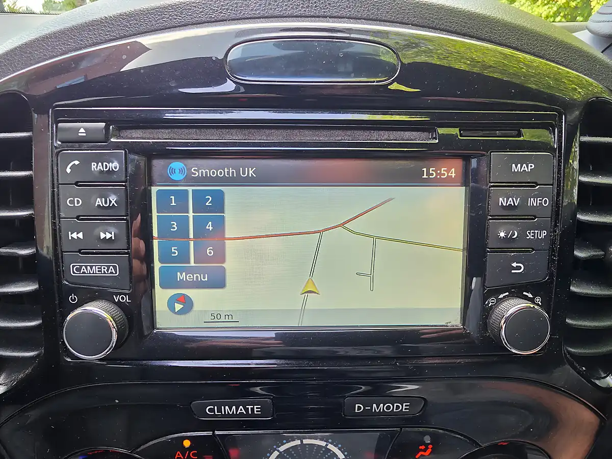 Used 2017 Nissan Juke Tekna Blue - Interior and Exterior details 15
