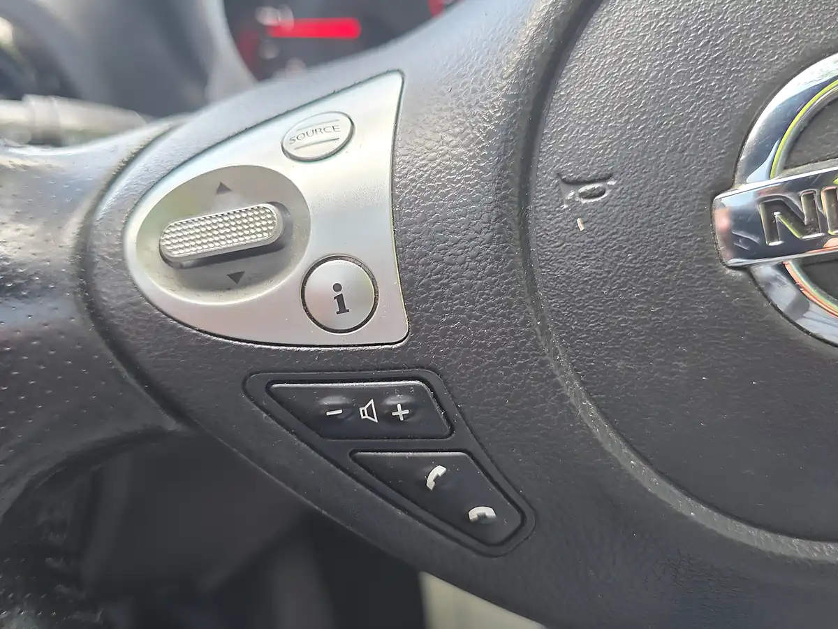 Used 2017 Nissan Juke Tekna Blue - Interior and Exterior details 16