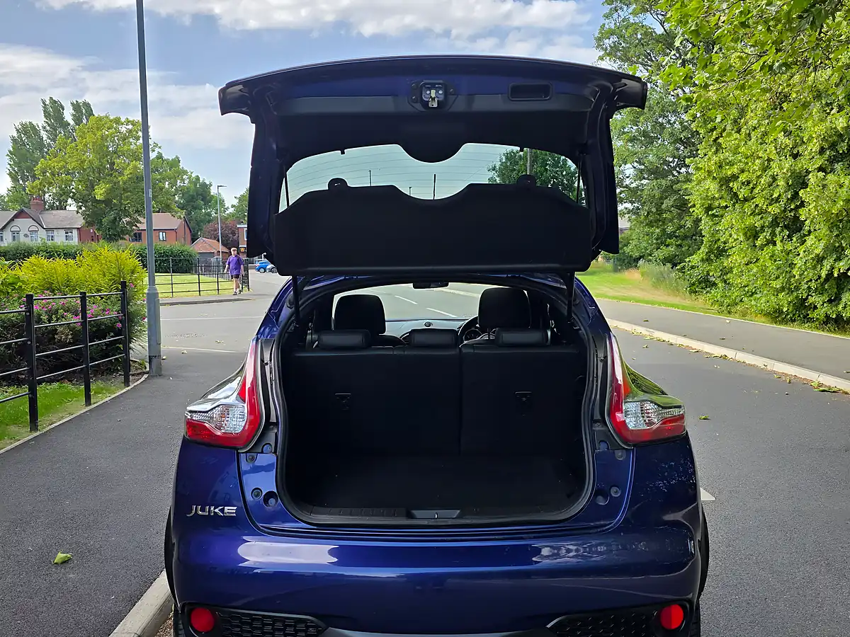Used 2017 Nissan Juke Tekna Blue - Interior and Exterior details 18