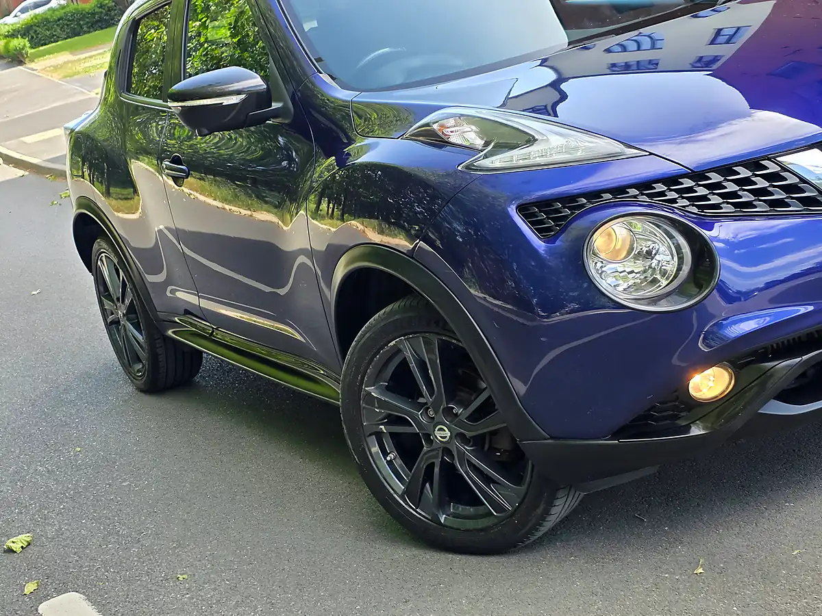 Used 2017 Nissan Juke Tekna Blue - Interior and Exterior details 19