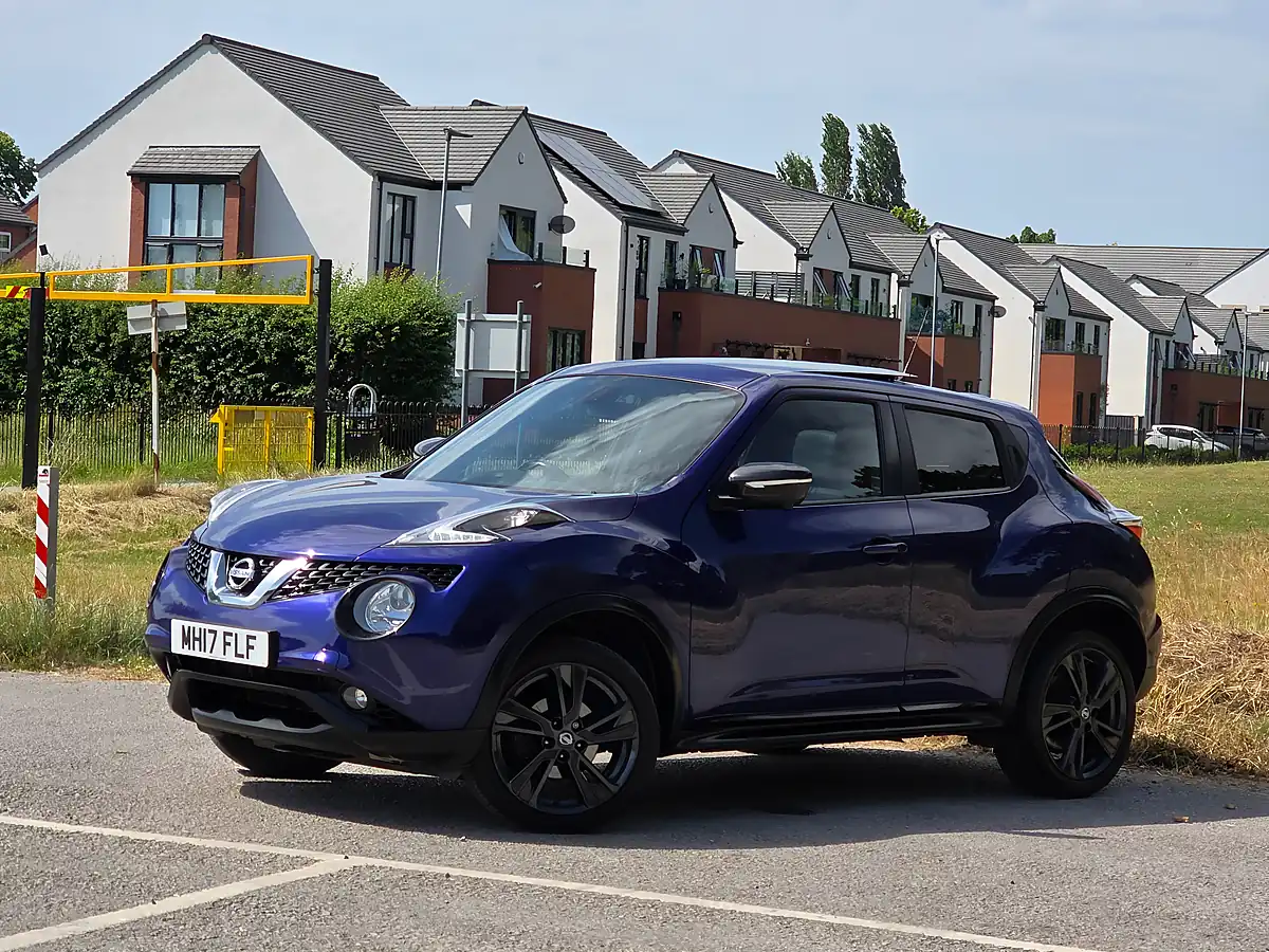 Used 2017 Nissan Juke Tekna Blue - Interior and Exterior details 3