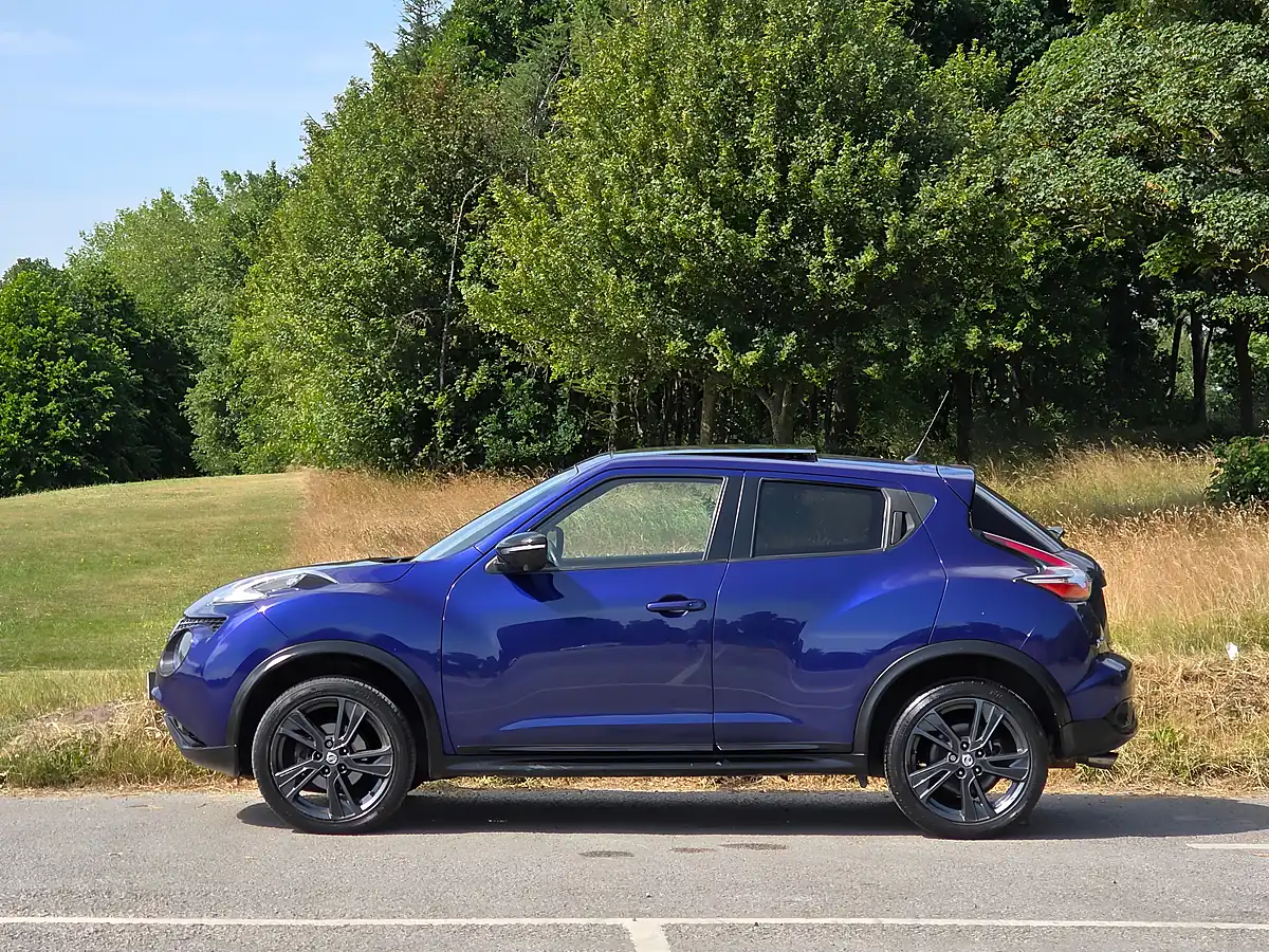 Used 2017 Nissan Juke Tekna Blue - Interior and Exterior details 4