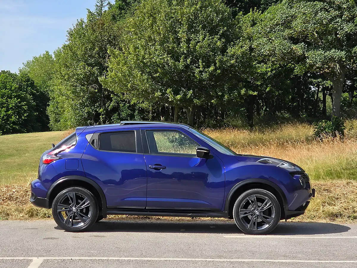 Used 2017 Nissan Juke Tekna Blue - Interior and Exterior details 8