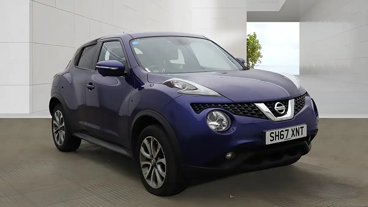 Used 2017 Nissan Juke Tekna Blue - Front View