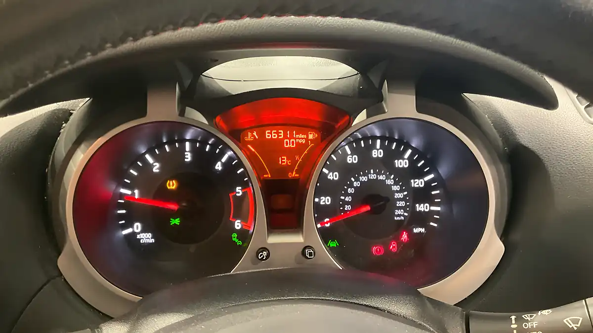 Used 2017 Nissan Juke Tekna Blue - Interior and Exterior details 12