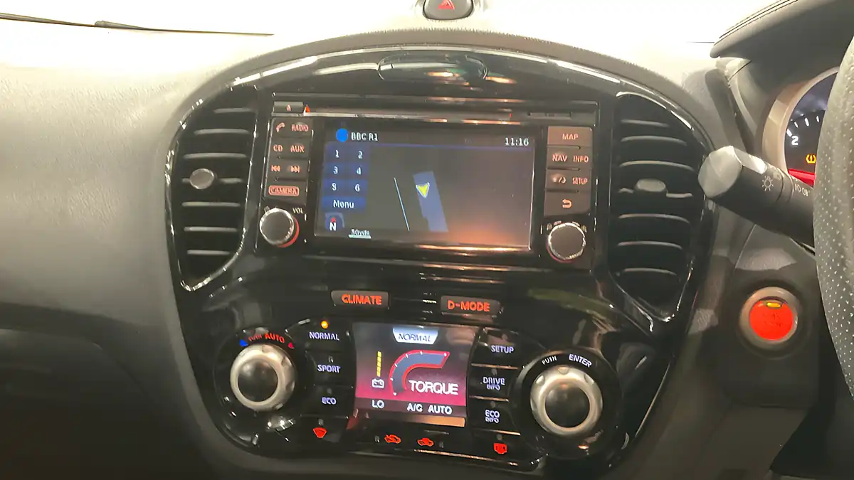 Used 2017 Nissan Juke Tekna Blue - Interior and Exterior details 13