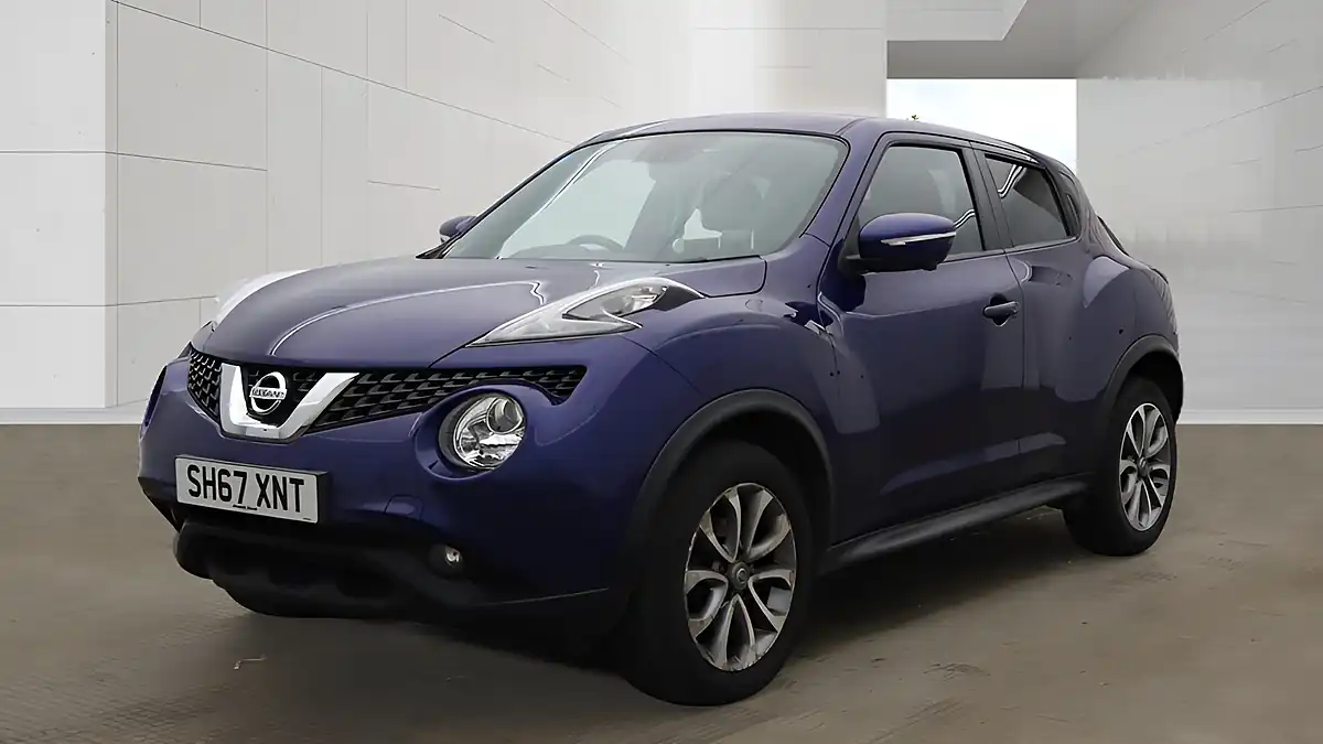 Used 2017 Nissan Juke Tekna Blue - Interior and Exterior details 2