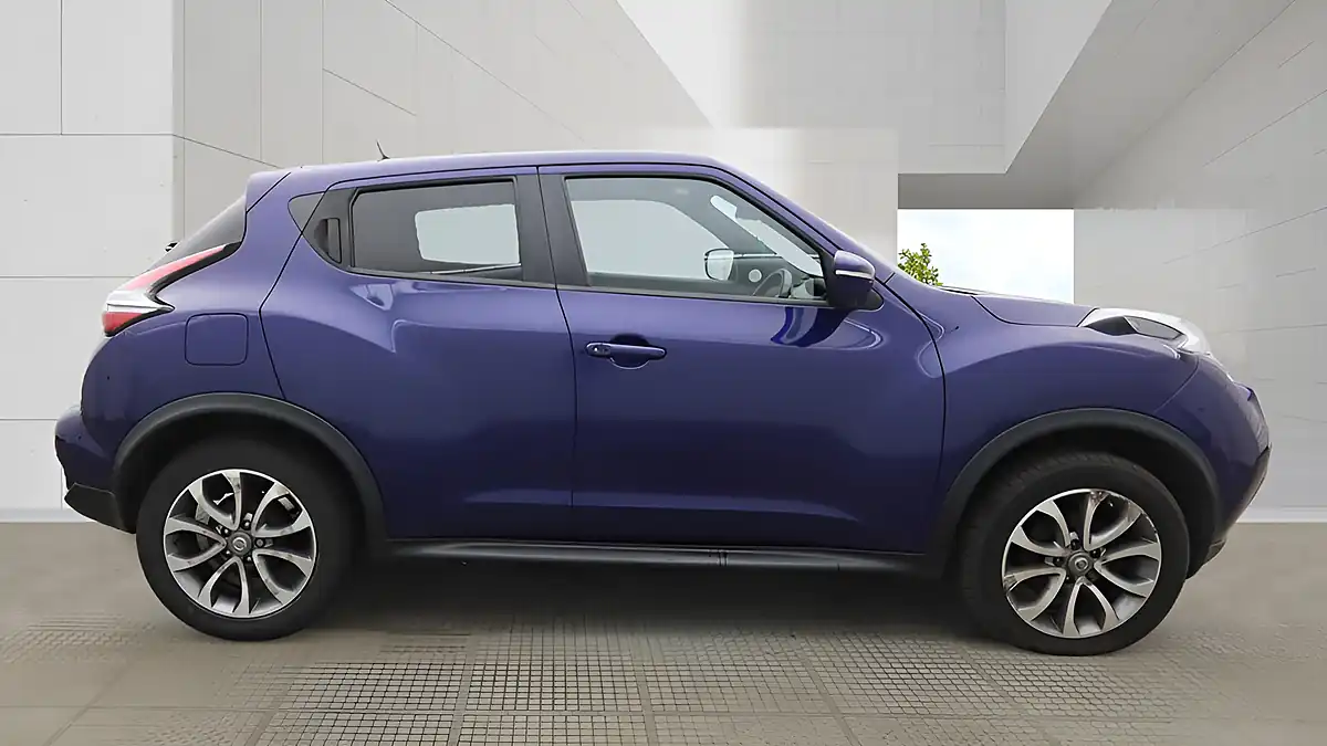 Used 2017 Nissan Juke Tekna Blue - Interior and Exterior details 5